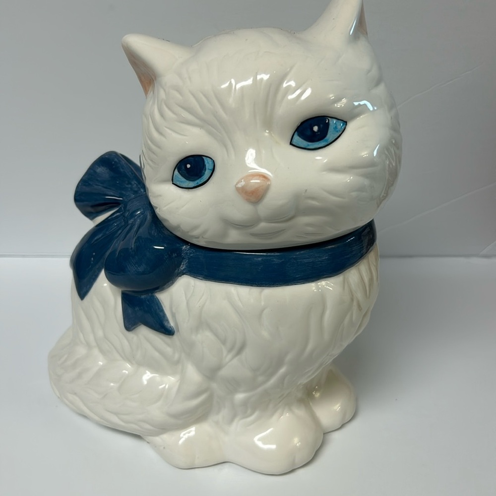 Medium size cat cookie jar